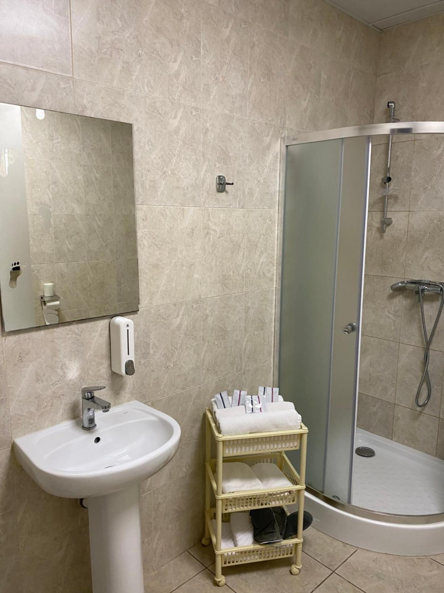 Hotel Obolon-Arena Kiev Esterno foto